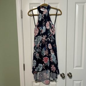 A high neck halter dress by Minkpink. This flowy cotton dress has cute florals.